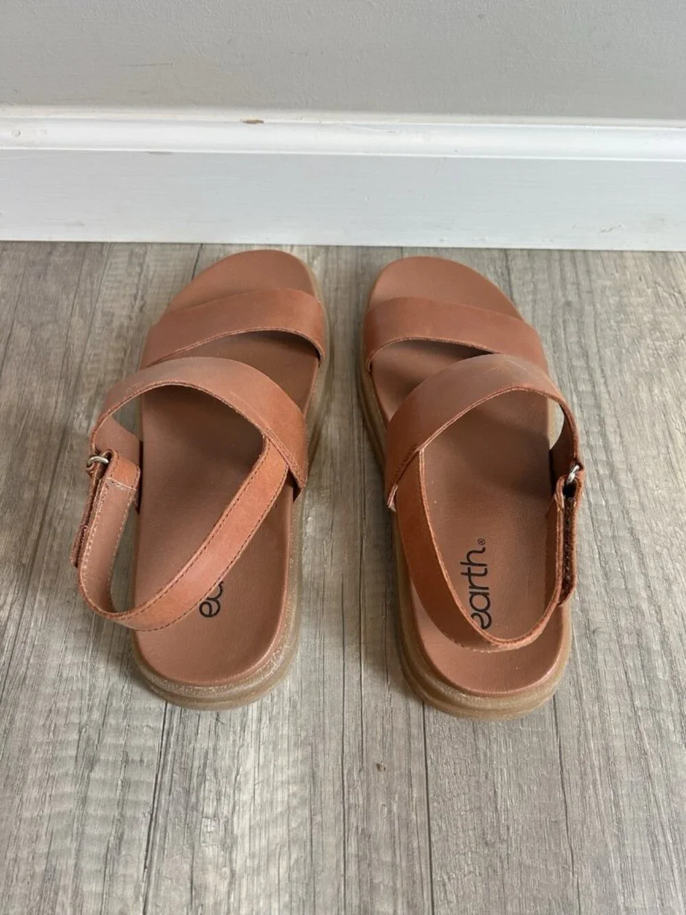 Earth Women's Leah Round Toe Strappy Casual Flat Sandals Brown 210 8M - Picture 12 of 16